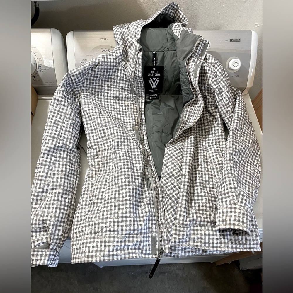 Burton women’s snowboarding/ski jacket size small